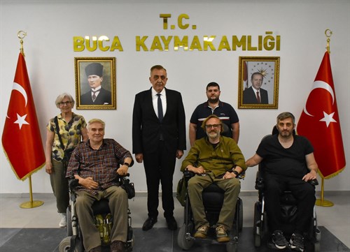 Kaymakamımız Sayın Mahmut Nedim TUNÇER, Buca Engelliler Derneği Bşk. Cem ŞEN ve Yönetiminin ziyaretlerini makamında kabul etti.