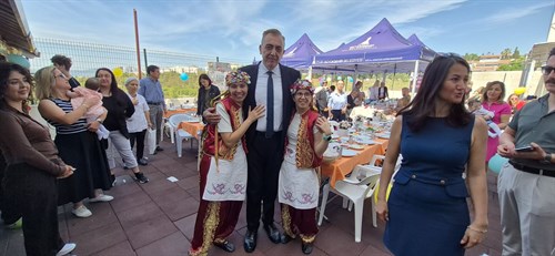 Kaymakamımız Sayın Mahmut Nedim TUNÇER, İzmir Aile Ve Sosyal Hizmetler İl. Md. Melih KELEŞ, Ayşe Sevinç Solmaz Rehabilitasyon Merkezi..