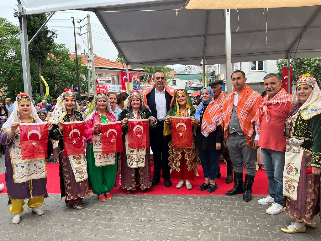 Kaymakamımız Sayın Mahmut Nedim TUNÇER, Kıymetli Eşi Aysel TUNÇER, İlçemiz Belenbaşı Mahallesinde düzenlenen Belenbaşı Yörük..